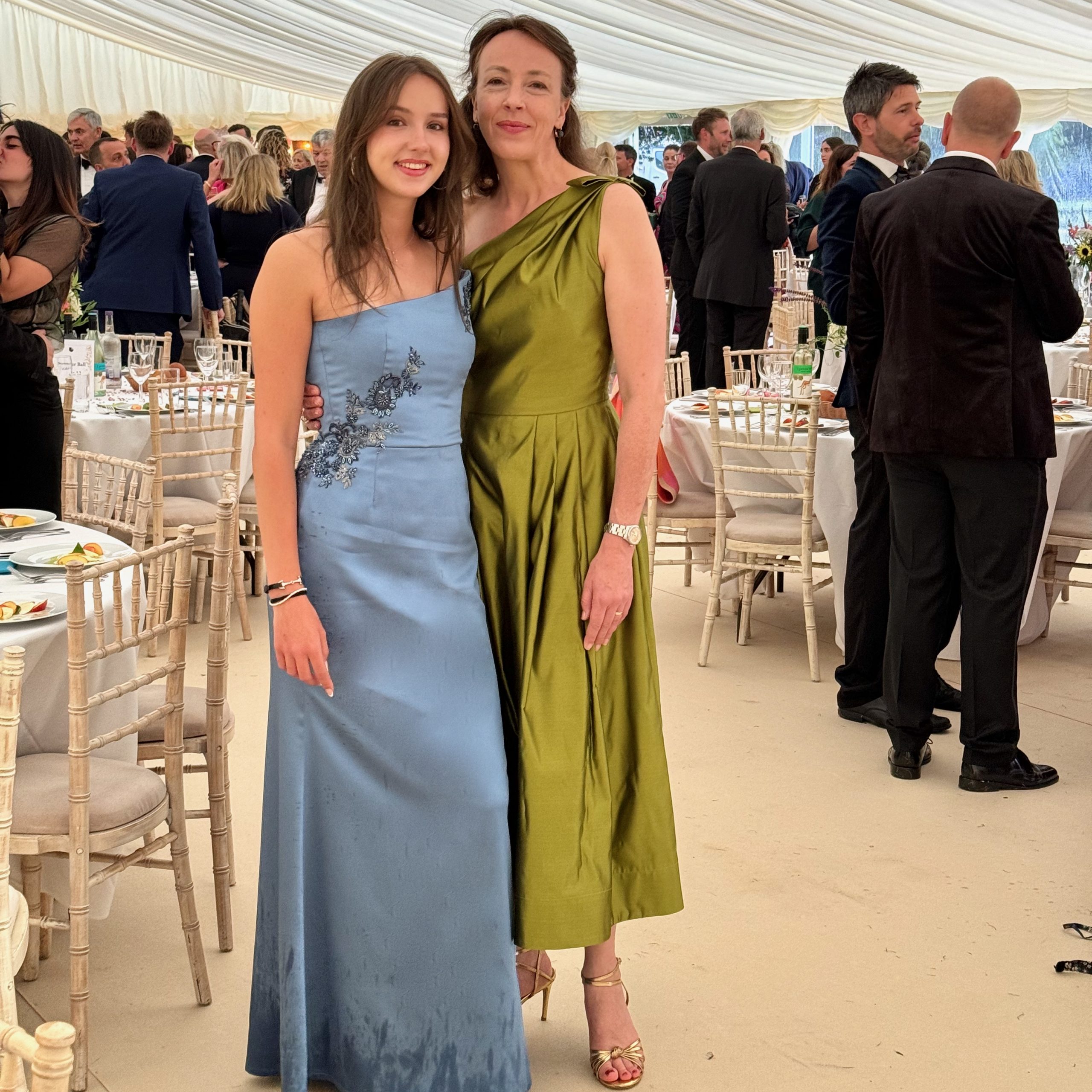 Mutter & Tochter im Abendkleid